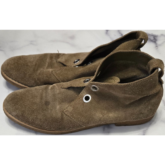 Isaac Mizrahi Boots Womens 9 Zoe Chukka Ankle Boot Olive Suede Lace Up Flat - Picture 1 of 10